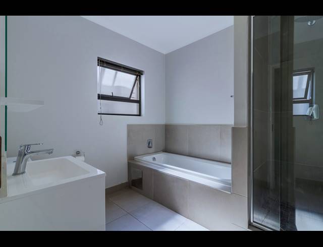 1 BEDROOM APARTMENT FOR SALE IN SANDOWN